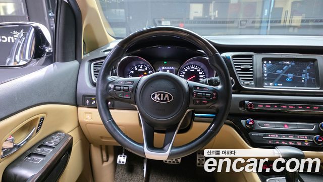 Kia Canival 2018 — photo 14