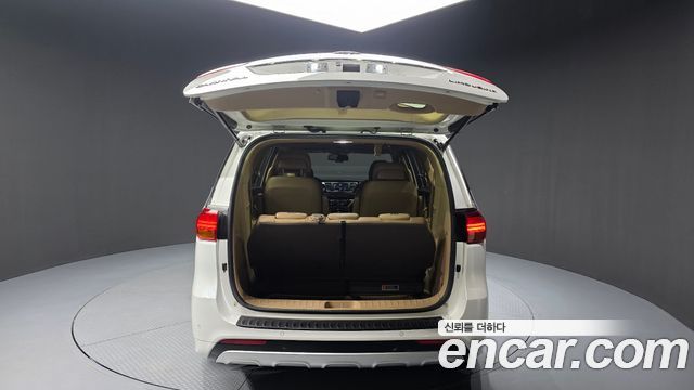 Kia Canival 2018 — photo 20
