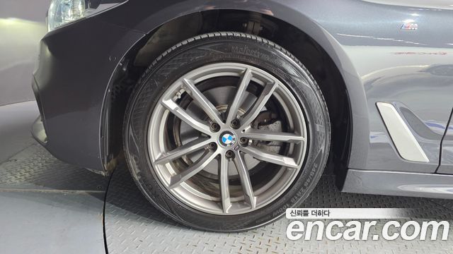 BMW 5-Series 2018 — photo 5
