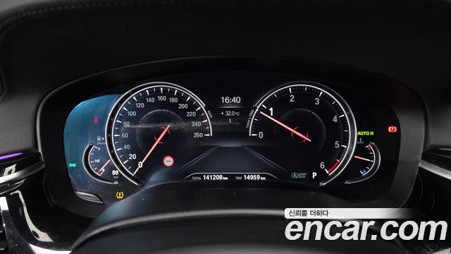 BMW 5-Series 2018 — photo 8