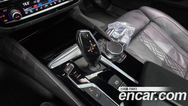 BMW 5-Series 2018 — photo 9