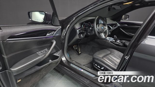 BMW 5-Series 2018 — photo 10