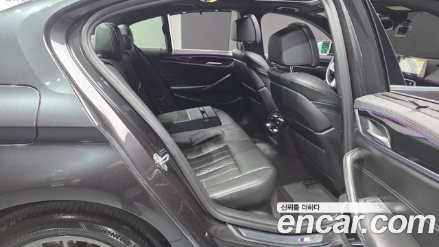 BMW 5-Series 2018 — photo 12