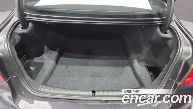BMW 5-Series 2018 — photo 18