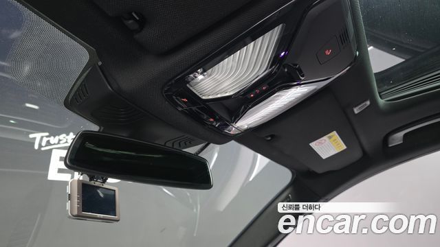 BMW 5-Series 2018 — photo 19