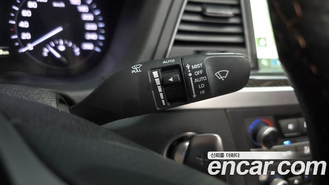 Genesis G80 2017 — photo 30