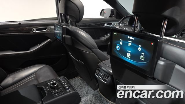 Genesis G80 2017 — photo 31