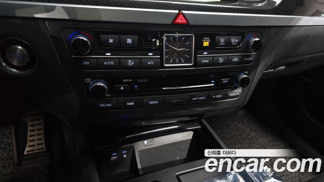 Genesis G80 2017 — photo 32