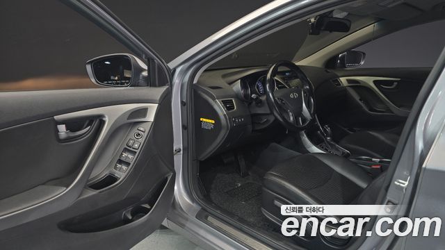Hyundai AVANTE 2014 — photo 10
