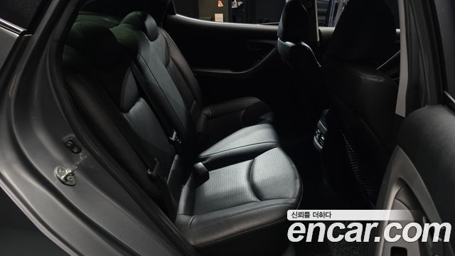Hyundai AVANTE 2014 — photo 11