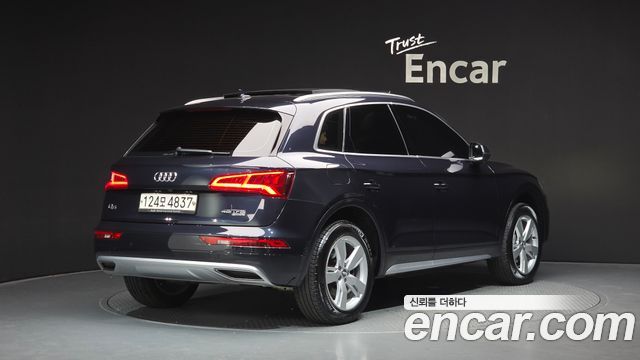 Audi Q5 2020 — photo 2