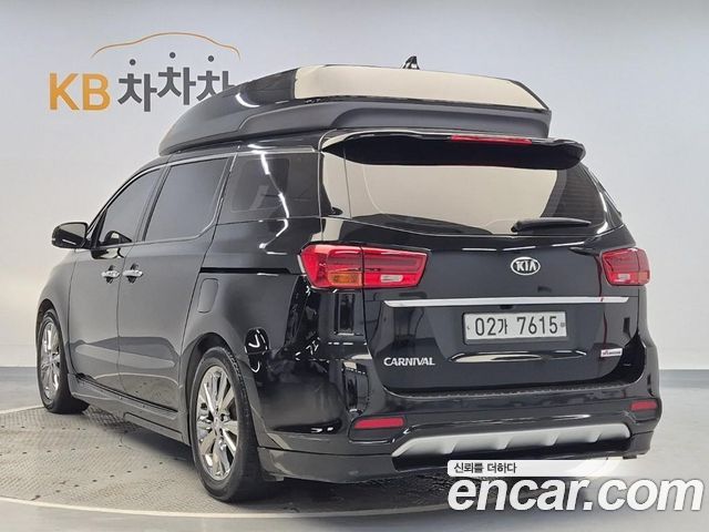 Kia Canival 2019 — photo 2
