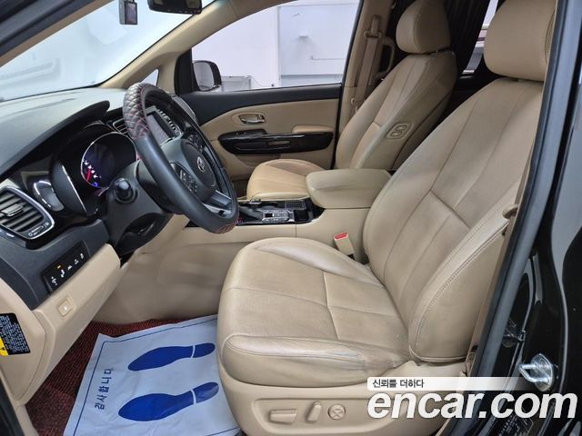 Kia Canival 2019 — photo 11