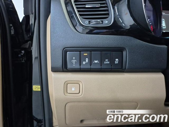 Kia Canival 2019 — photo 17
