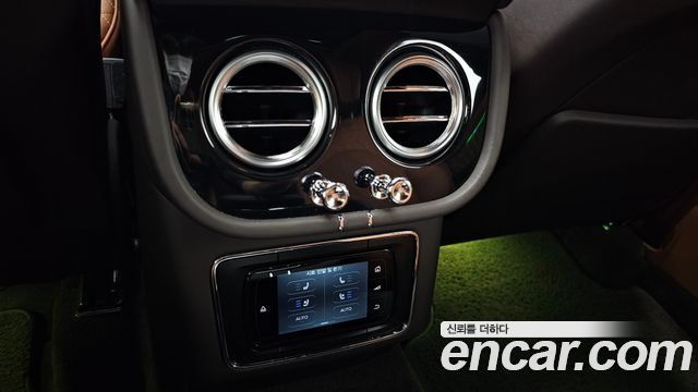 Bentley Bentayga 2018 — photo 17