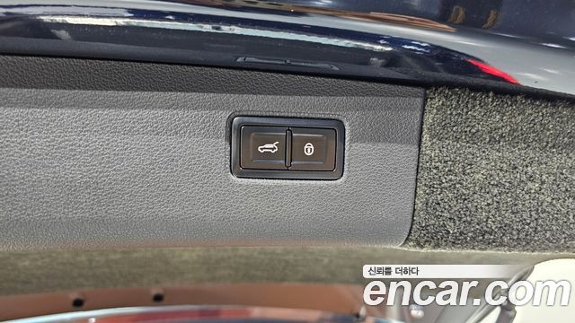 Bentley Bentayga 2018 — photo 20