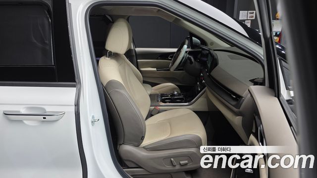 Kia Canival 2023 — photo 17