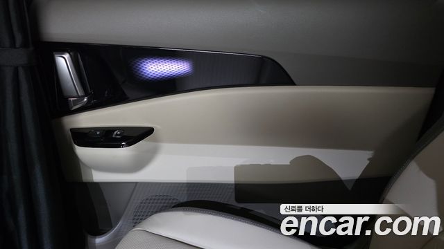 Kia Canival 2023 — photo 15