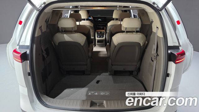 Kia Canival 2023 — photo 33