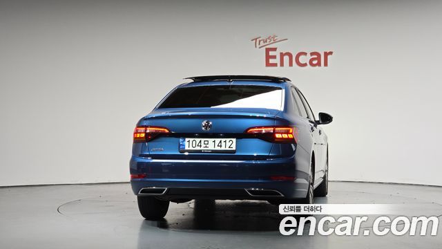 Volkswagen Jetta 2021 — photo 4