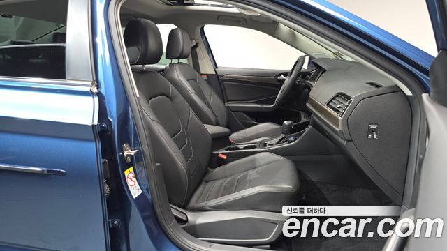 Volkswagen Jetta 2021 — photo 17