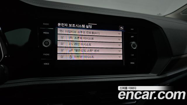 Volkswagen Jetta 2021 — photo 22