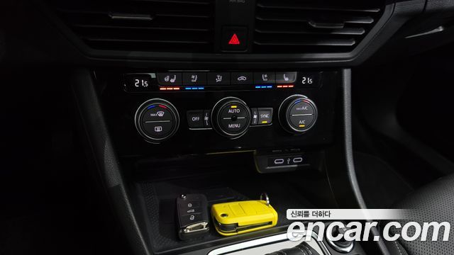 Volkswagen Jetta 2021 — photo 24