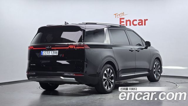 Kia Canival 2023 — photo 2