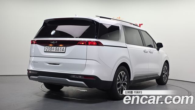Kia Canival 2023 — photo 2