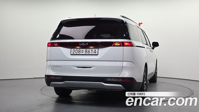 Kia Canival 2023 — photo 4