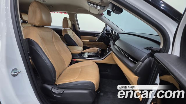 Kia Canival 2023 — photo 10