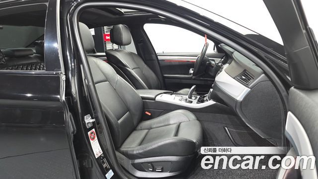 BMW 5-Series 2013 — photo 11
