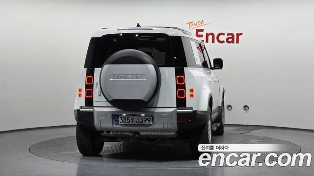 Land Rover Defender 2024 — photo 4