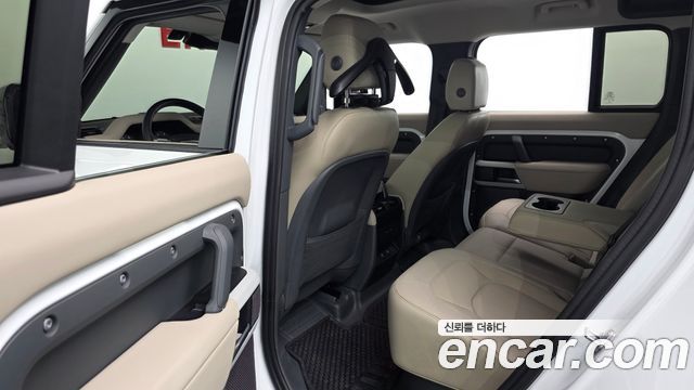 Land Rover Defender 2024 — photo 17