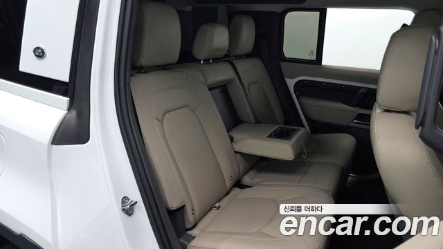 Land Rover Defender 2024 — photo 18