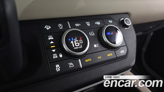 Land Rover Defender 2024 — photo 22