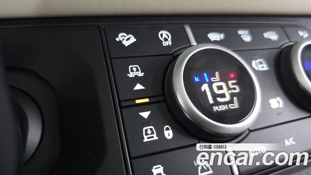 Land Rover Defender 2024 — photo 23