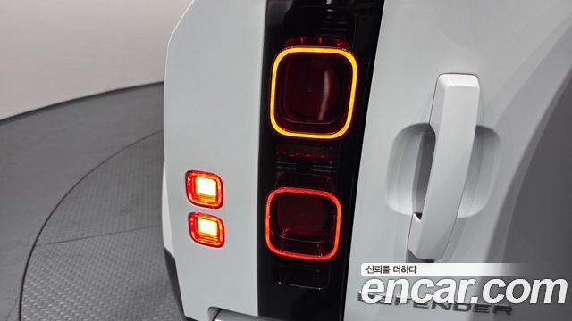 Land Rover Defender 2024 — photo 9