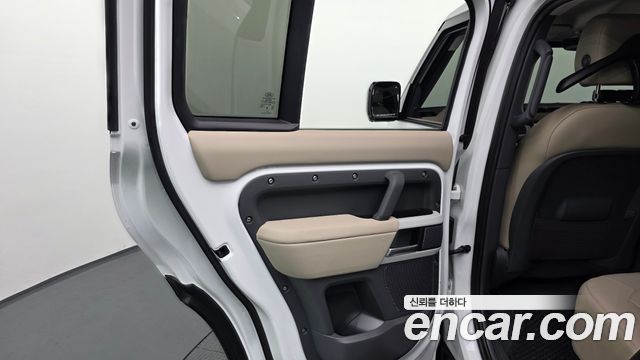 Land Rover Defender 2024 — photo 15