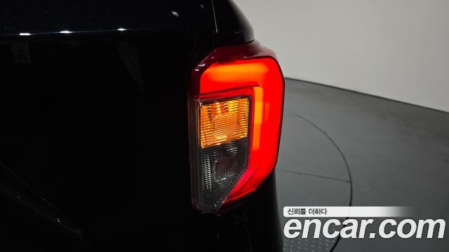 Ford Explorer 2023 — photo 9