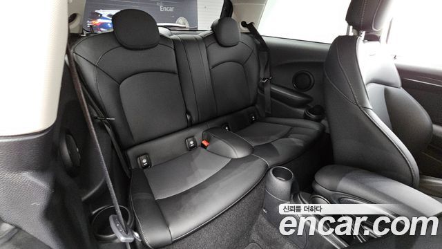 Mini Cooper 2022 — photo 18