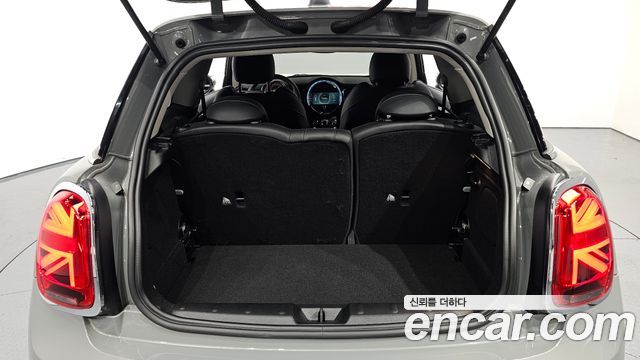 Mini Cooper 2022 — photo 26