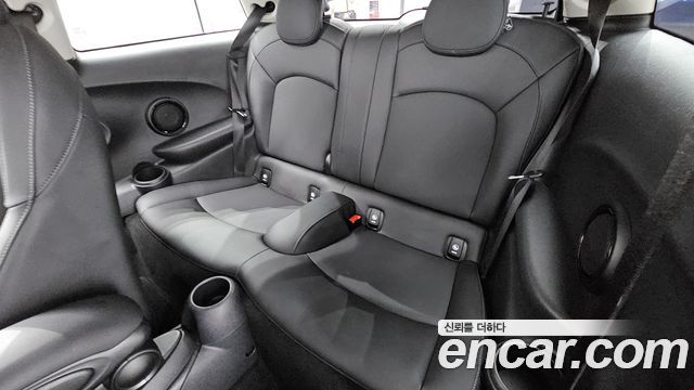Mini Cooper 2022 — photo 16