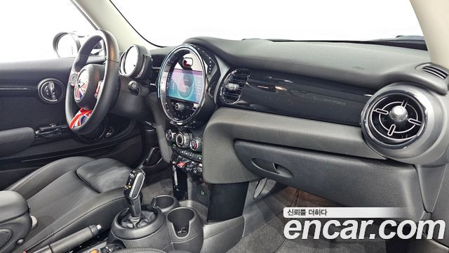 Mini Cooper 2022 — photo 28