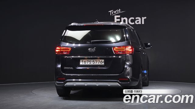 Kia Canival 2019 — photo 4