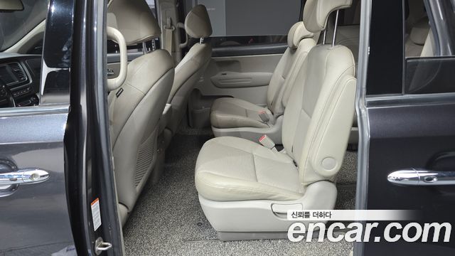 Kia Canival 2019 — photo 11