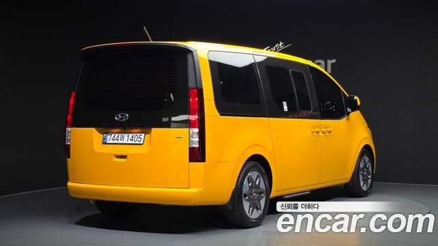 Hyundai Staria 2022 — photo 2