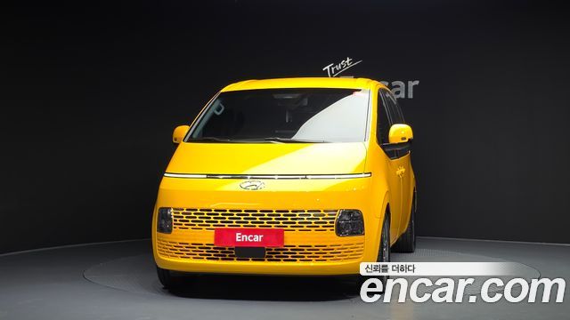 Hyundai Staria 2022 — photo 3