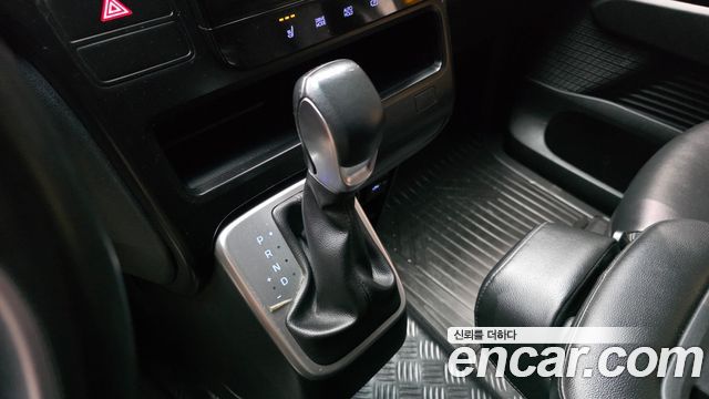 Hyundai Staria 2022 — photo 12