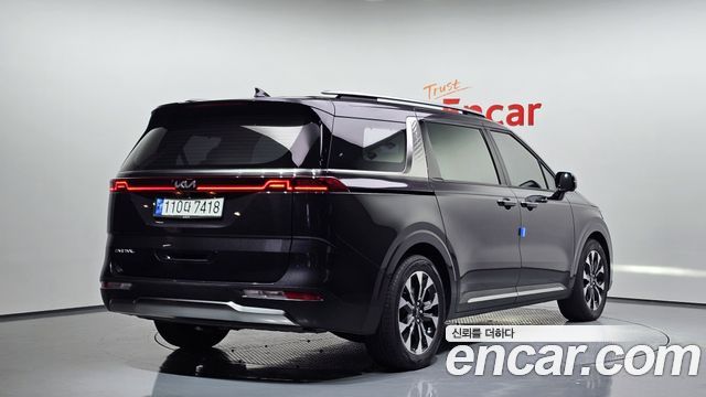 Kia Canival 2023 — photo 2